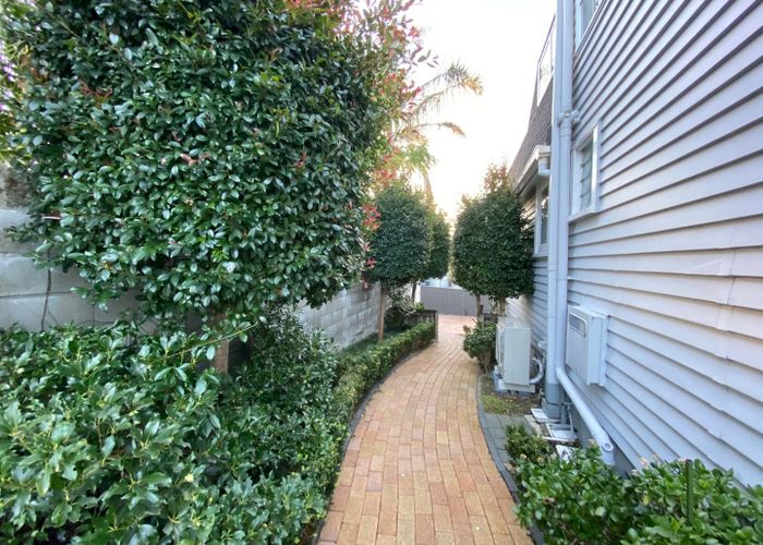  at 17 Eastcliffe Road, Milford, North Shore City, Auckland