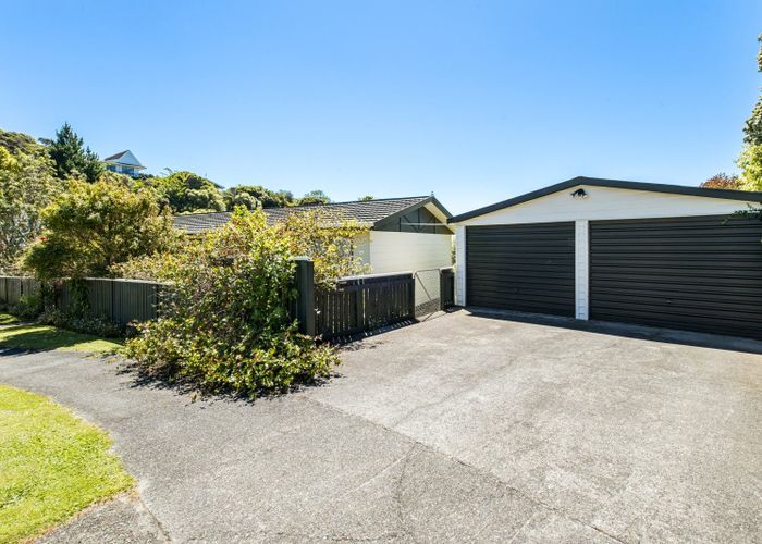  at 90 Omapere Street, Whitby, Porirua, Wellington