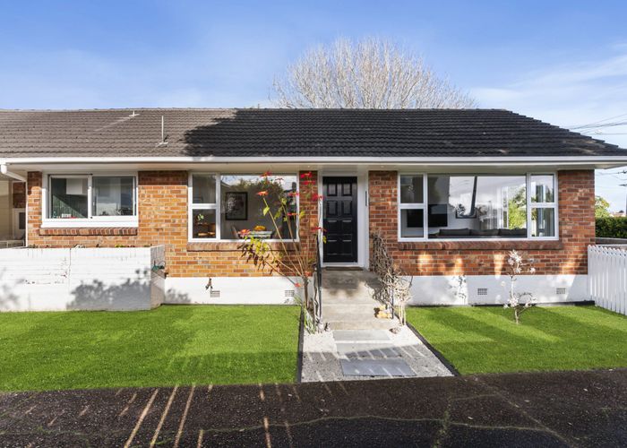  at 3/0 Vauxhall Road, Narrow Neck, Auckland