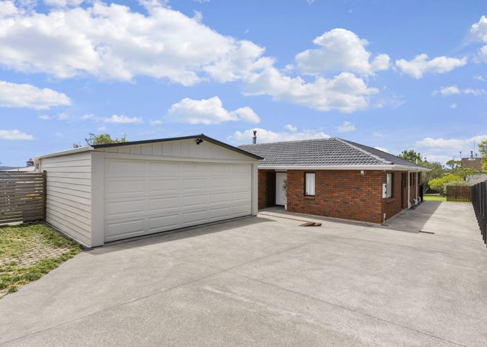  at 13 Denver Avenue, Sunnyvale, Auckland