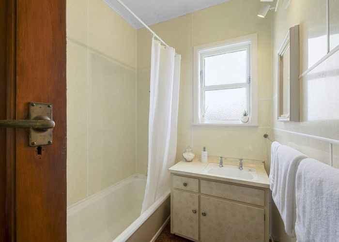  at 8 Cornwall Street, Brooklands, New Plymouth