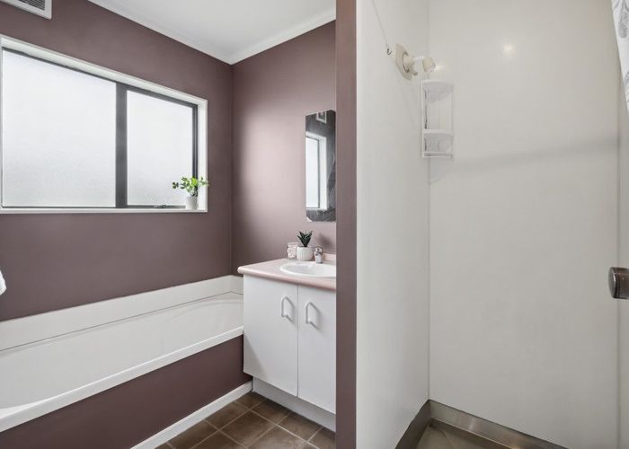  at 4A Kentwood Drive, Woodridge, Wellington