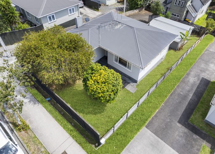  at 1/5 Raleigh Road, Northcote, Auckland