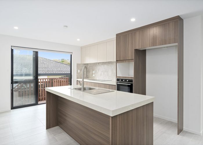  at 18/106 Triangle Road, Massey, Waitakere City, Auckland