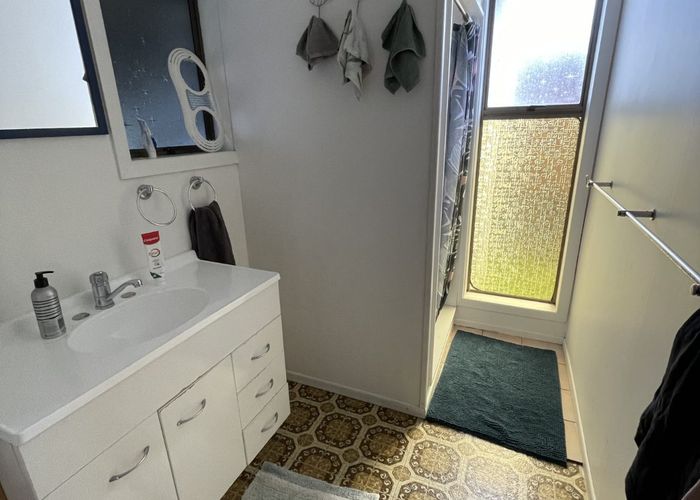  at 1/37 Lynwood Road, New Lynn, Waitakere City, Auckland