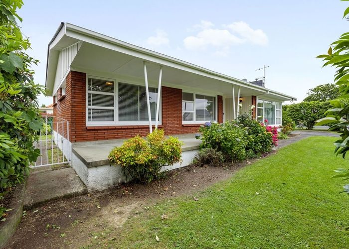  at 2 Golden Place, Fairfield, Hamilton