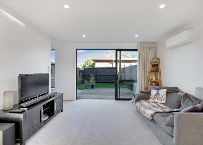  at 2/9 Marcroft Street, Woolston, Christchurch City, Canterbury