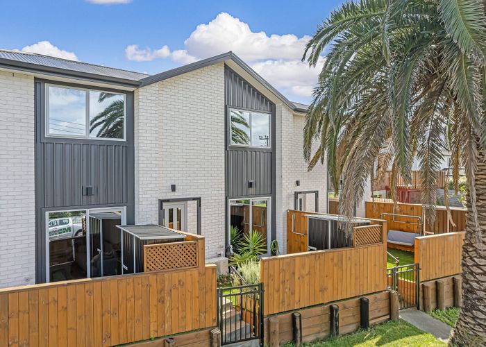 For sale 2/24 Kelwyn Road, Kelston, Waitakere City, Auckland homes