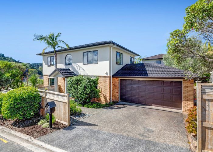  at 2/18 The Avenue, Albany, North Shore City, Auckland