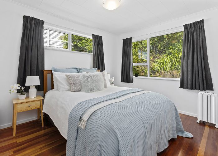  at 7 Alwyn Place, Newlands, Wellington