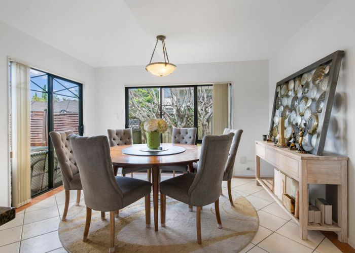  at 12 Red Oak Place, Schnapper Rock, Auckland