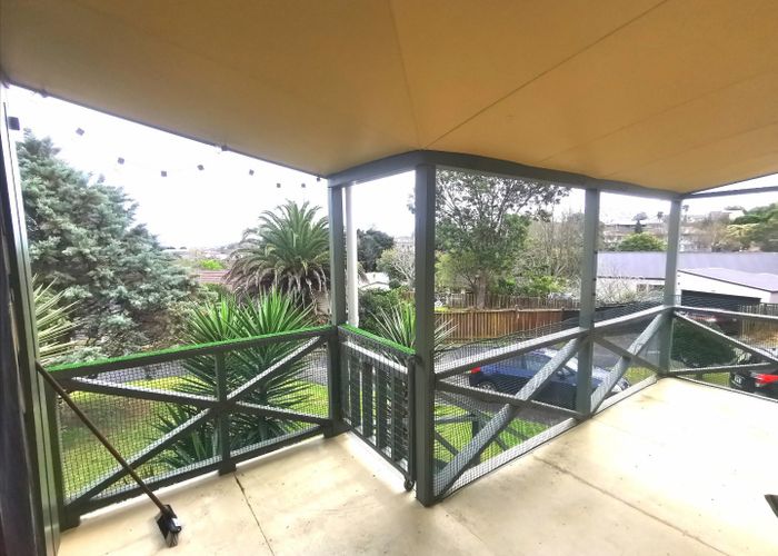  at 17 Palmetto Place, Goodwood Heights, Manukau City, Auckland