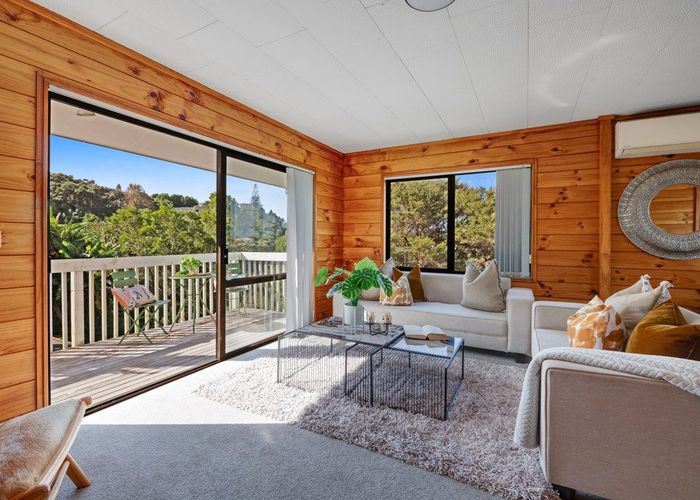  at 16 Noeleen Street, Glenfield, North Shore City, Auckland