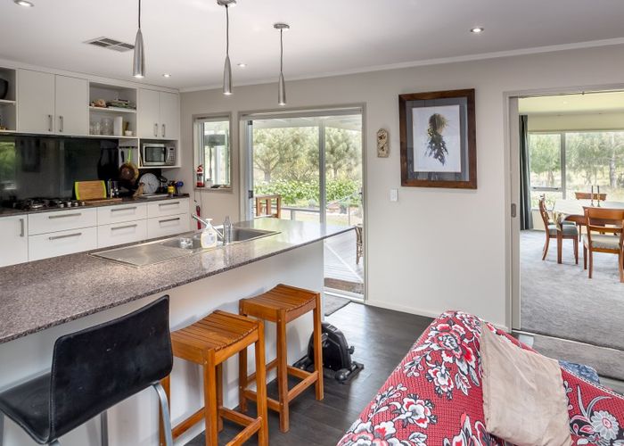  at 587 Gladstone Road, Gladstone