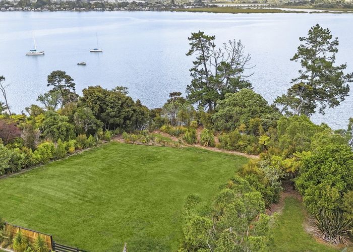  at 15A Chatham Avenue, Paremoremo, North Shore City, Auckland