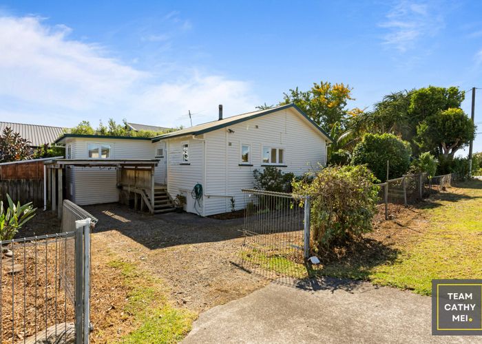  at 122 Rathgar Road, Henderson, Auckland