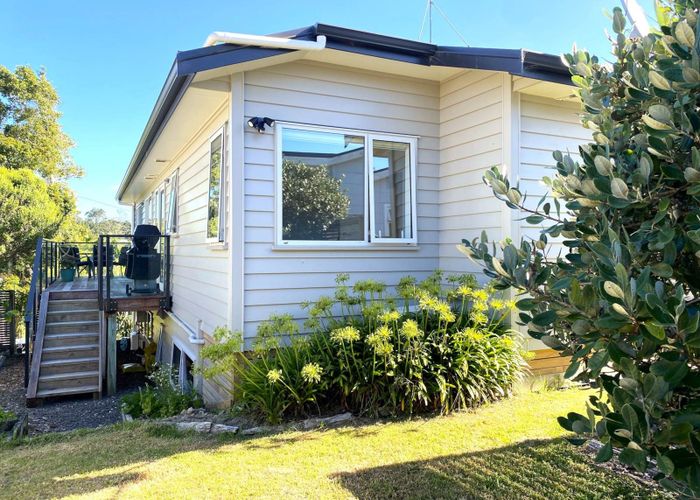  at 2/23 Peach Road, Glenfield, North Shore City, Auckland