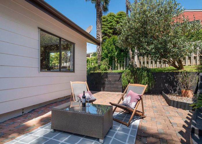  at 1/8 Camilla Grove, Totara Vale, North Shore City, Auckland