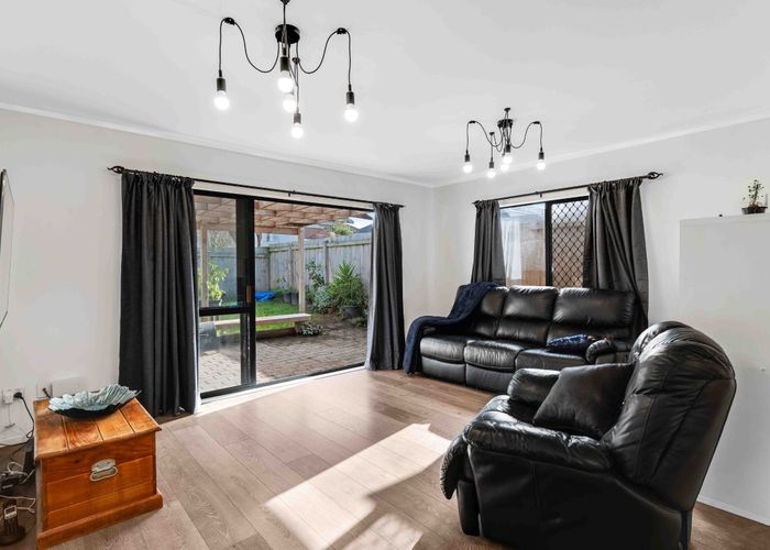  at 2/19 Sailfish Drive, West Harbour, Auckland
