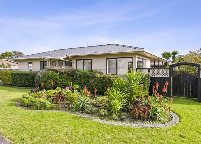  at 99 Queens Road, Waikanae Beach, Waikanae