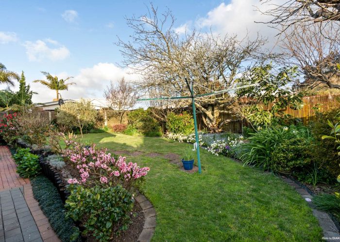  at 28 Caithness Place, Farm Cove, Auckland