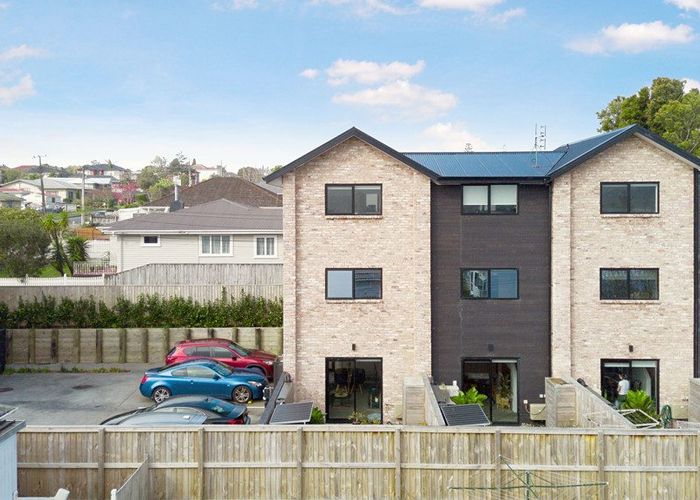  at 3/137 View Road, Sunnyvale, Waitakere City, Auckland