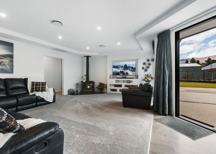  at 39 Missy Crescent, Mount Pisa