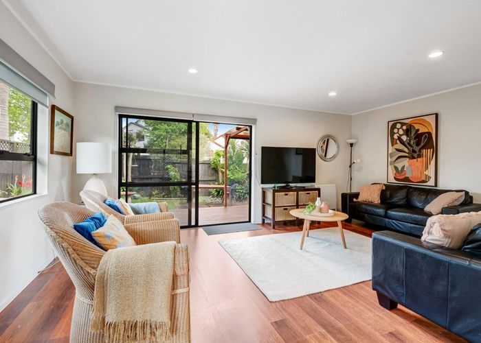  at 1/2 Carl Place, Unsworth Heights, North Shore City, Auckland