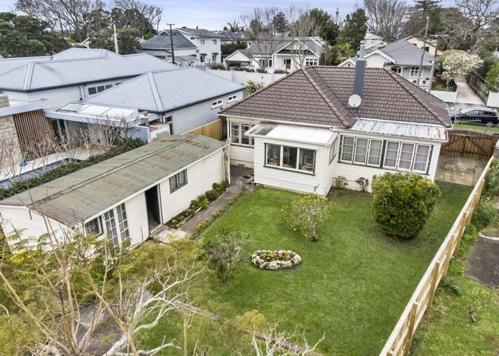  at 15 Vincent Road, Northcote Point, Auckland