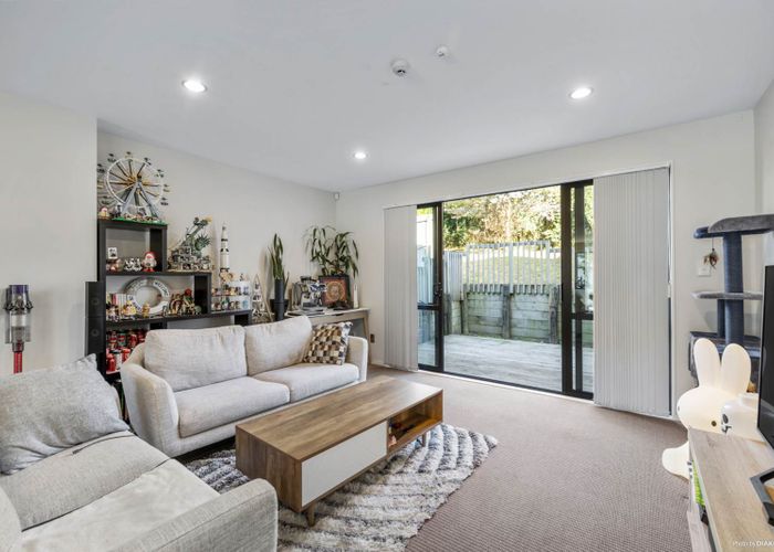  at 8/75 Tamahere Drive, Glenfield, Auckland