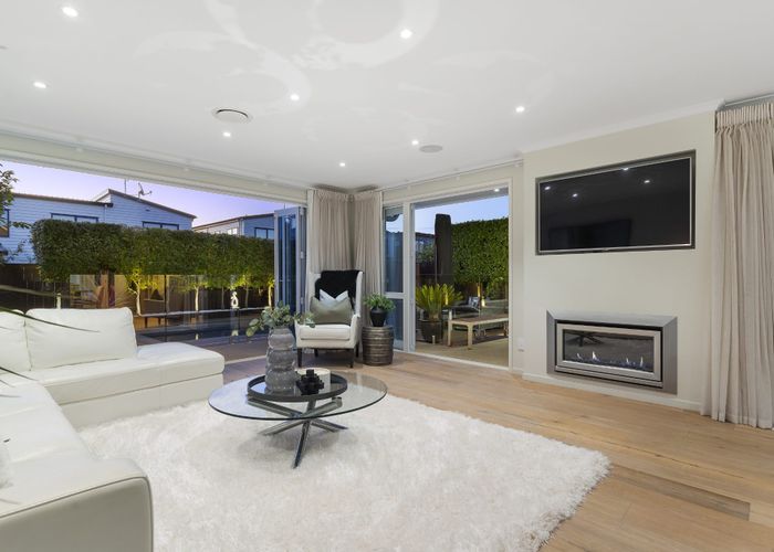  at 33 Paso Fino Crescent, Karaka, Papakura