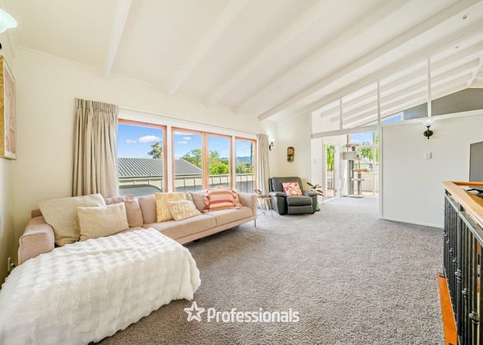  at 215 Whites Line East, Waiwhetu, Lower Hutt, Wellington