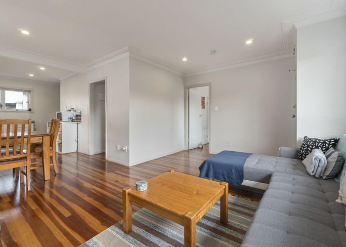  at 2/0 Blockhouse Bay Road, Avondale, Auckland