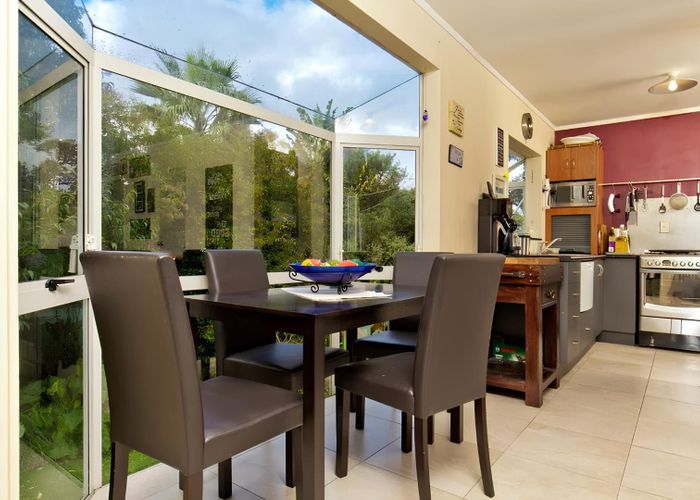  at 13A Becroft Drive, Forrest Hill, Auckland