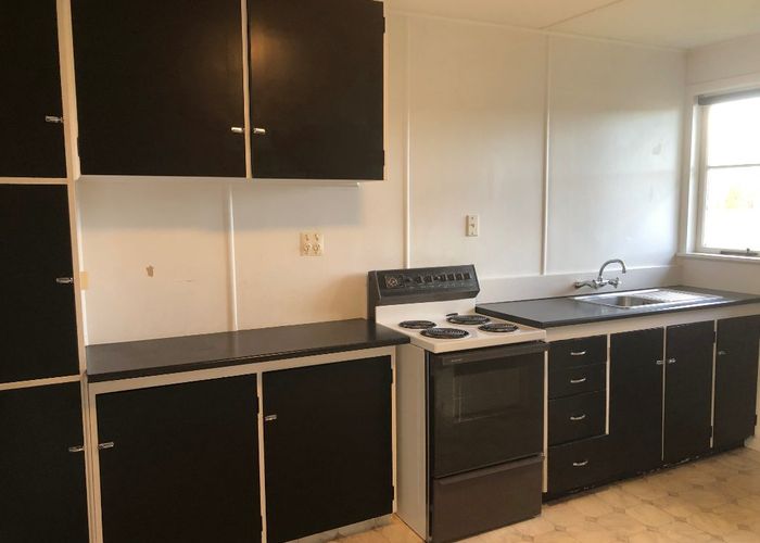  at 32 Roberts Line, Kelvin Grove, Palmerston North, Manawatu / Whanganui