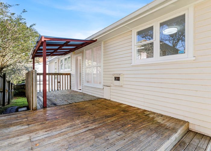  at 17 Glass Road, Mount Roskill, Auckland
