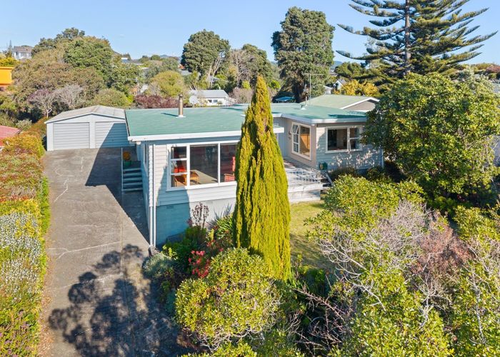  at 38 Queens Road, Waikanae Beach, Waikanae
