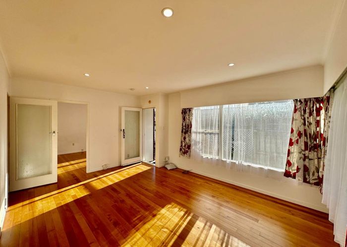  at 1/6 Chartwell Avenue, Glenfield, North Shore City, Auckland