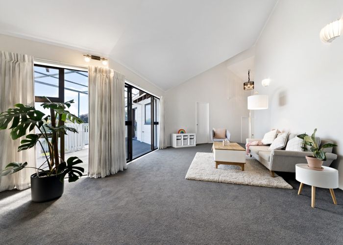  at 4 Raphael Place, West Harbour, Waitakere City, Auckland