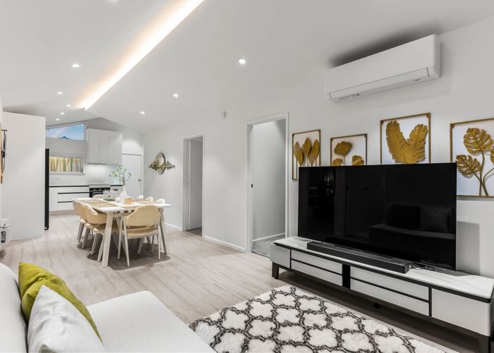  at 2/13 Alana Place, Mount Wellington, Auckland