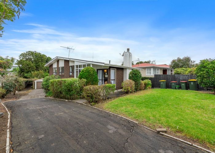  at 18 Mclean Avenue, Papatoetoe, Auckland