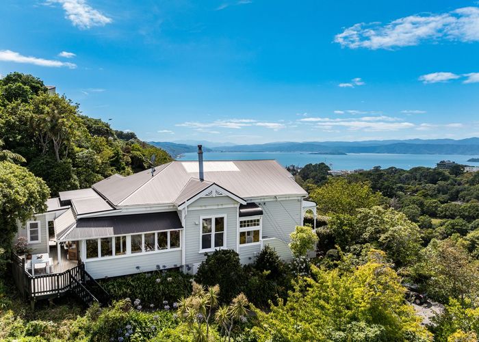  at 25 Garden Road, Northland, Wellington