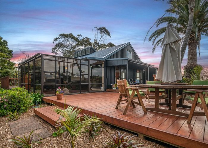 Free property data for 102 Waikoukou Valley Road, Waimauku homes.co.nz