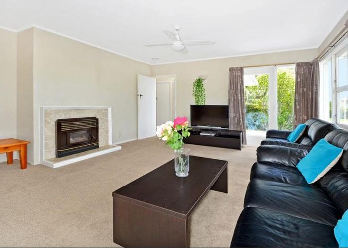  at 1/12 Holland Road, Hillcrest, Auckland