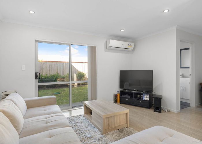  at 4/9 Maru Road, Takanini, Auckland