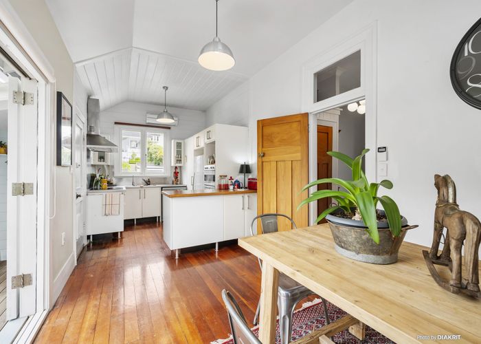  at 19 Glen Road, Kelburn, Wellington