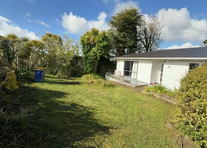  at 586 East Coast Road, Pinehill, North Shore City, Auckland