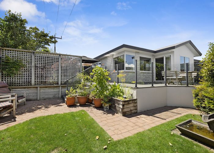  at 9A Del Mar Place, Merrilands, New Plymouth