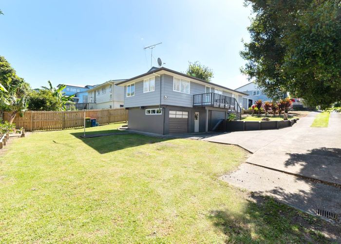  at 2/21 Lancaster Road, Beach Haven, North Shore City, Auckland