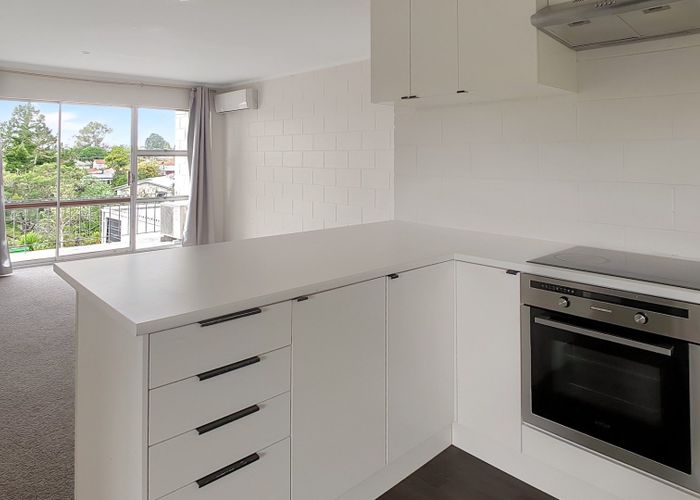  at 11/15 Queen Mary Avenue, New Lynn, Waitakere City, Auckland